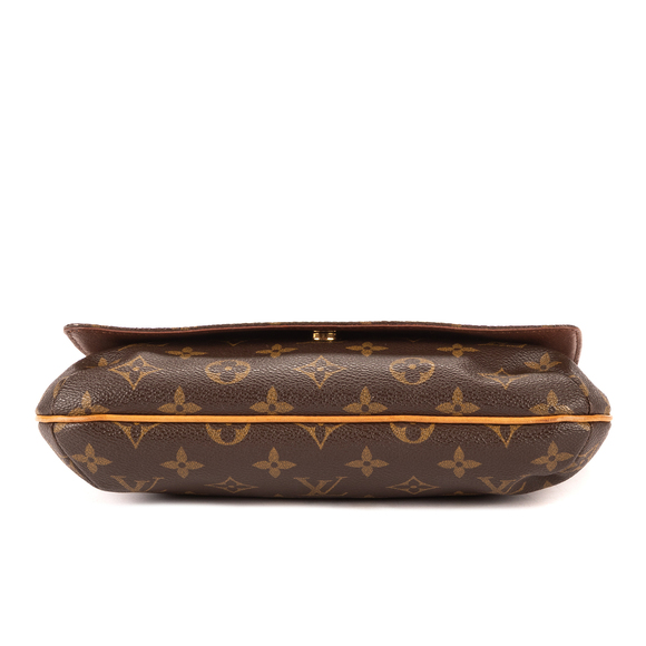 Louis Vuitton Musette Tango - Picture 6 of 11